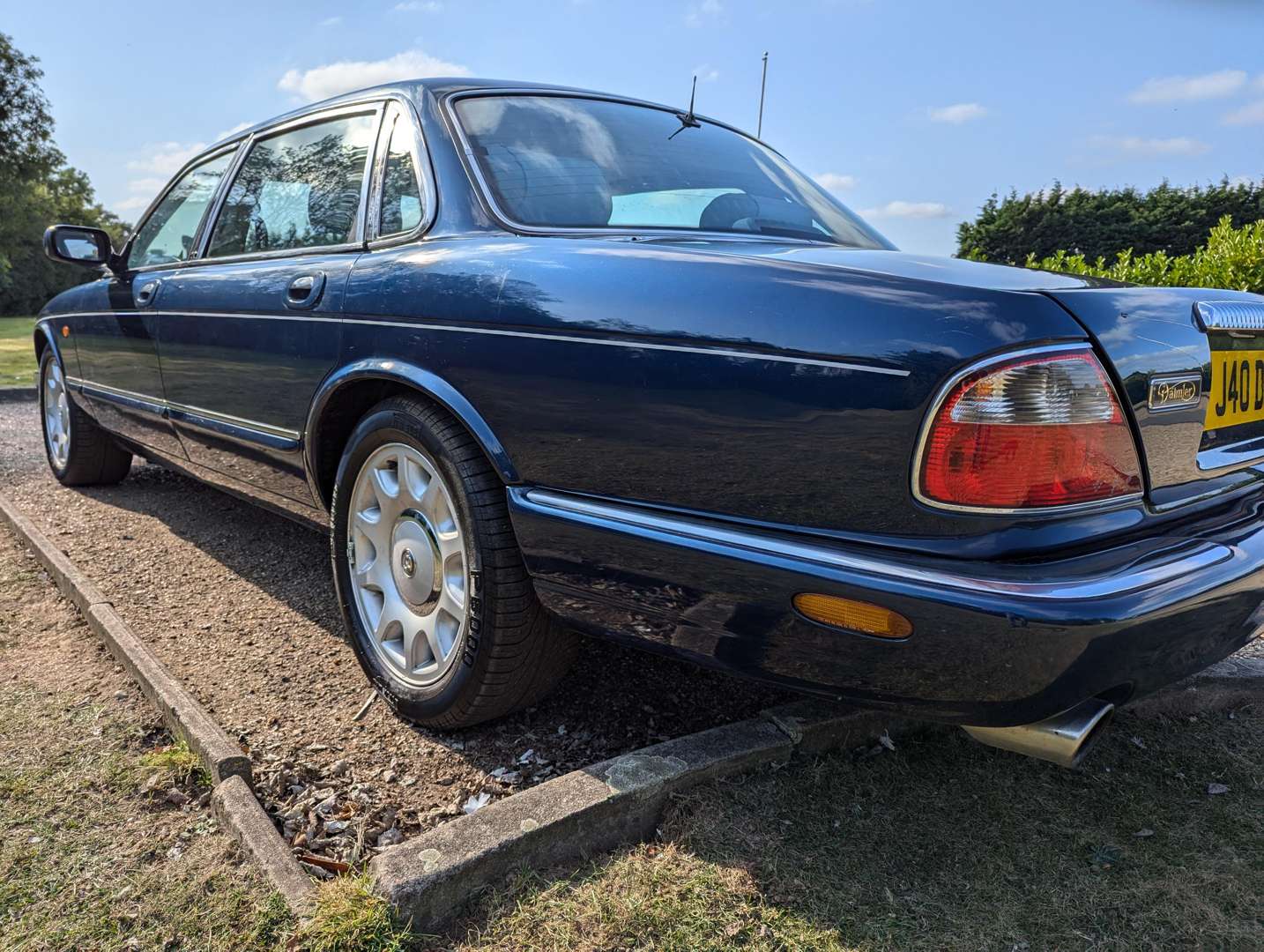 <p>1998 DAIMLER SUPER 4.0 V8 AUTO</p>