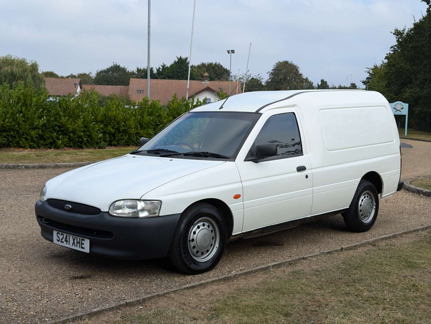 <p>1998 FORD ESCORT 55 D VAN</p>