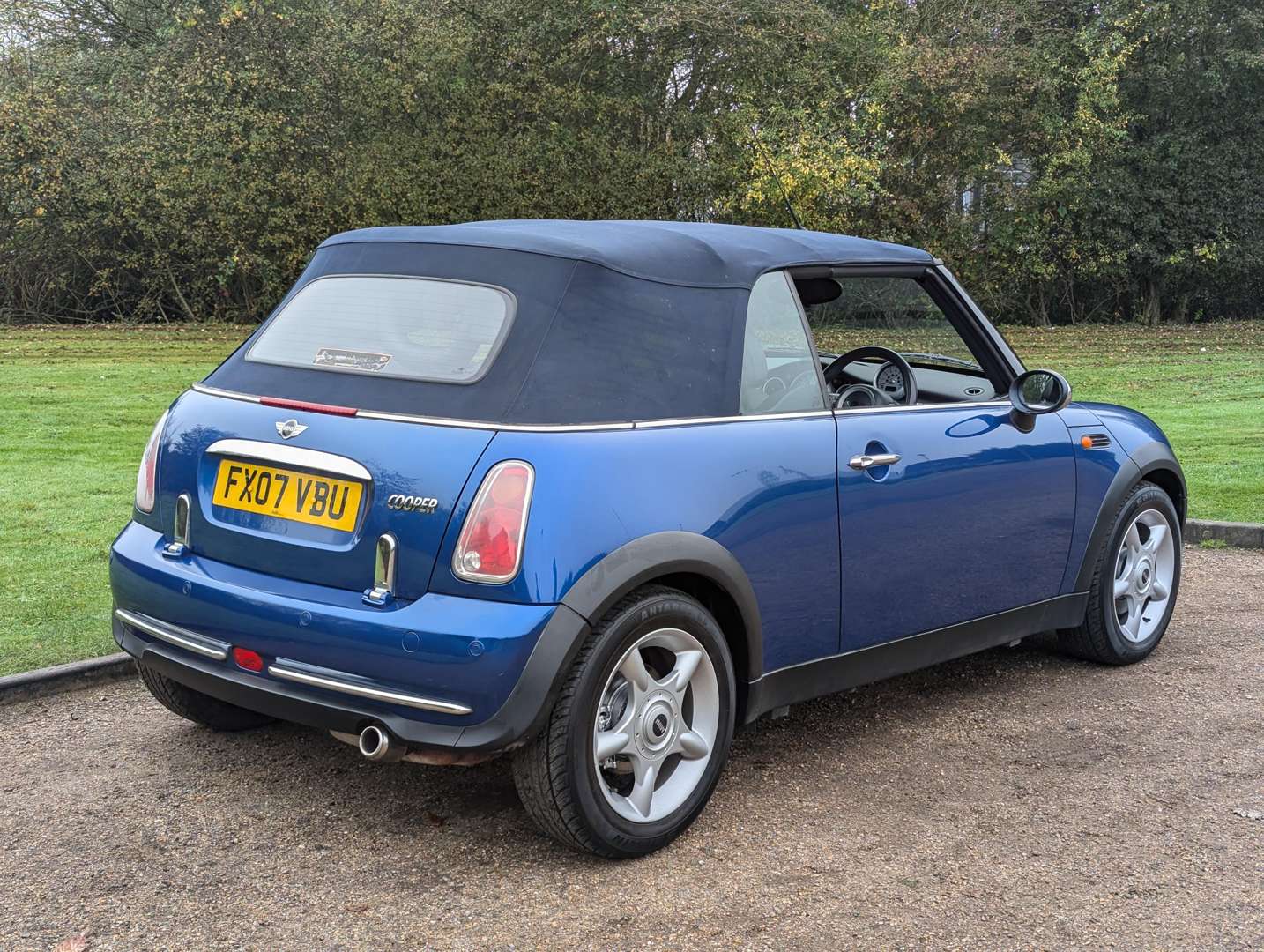 <p>2007 MINI COOPER CONVERTIBLE</p>