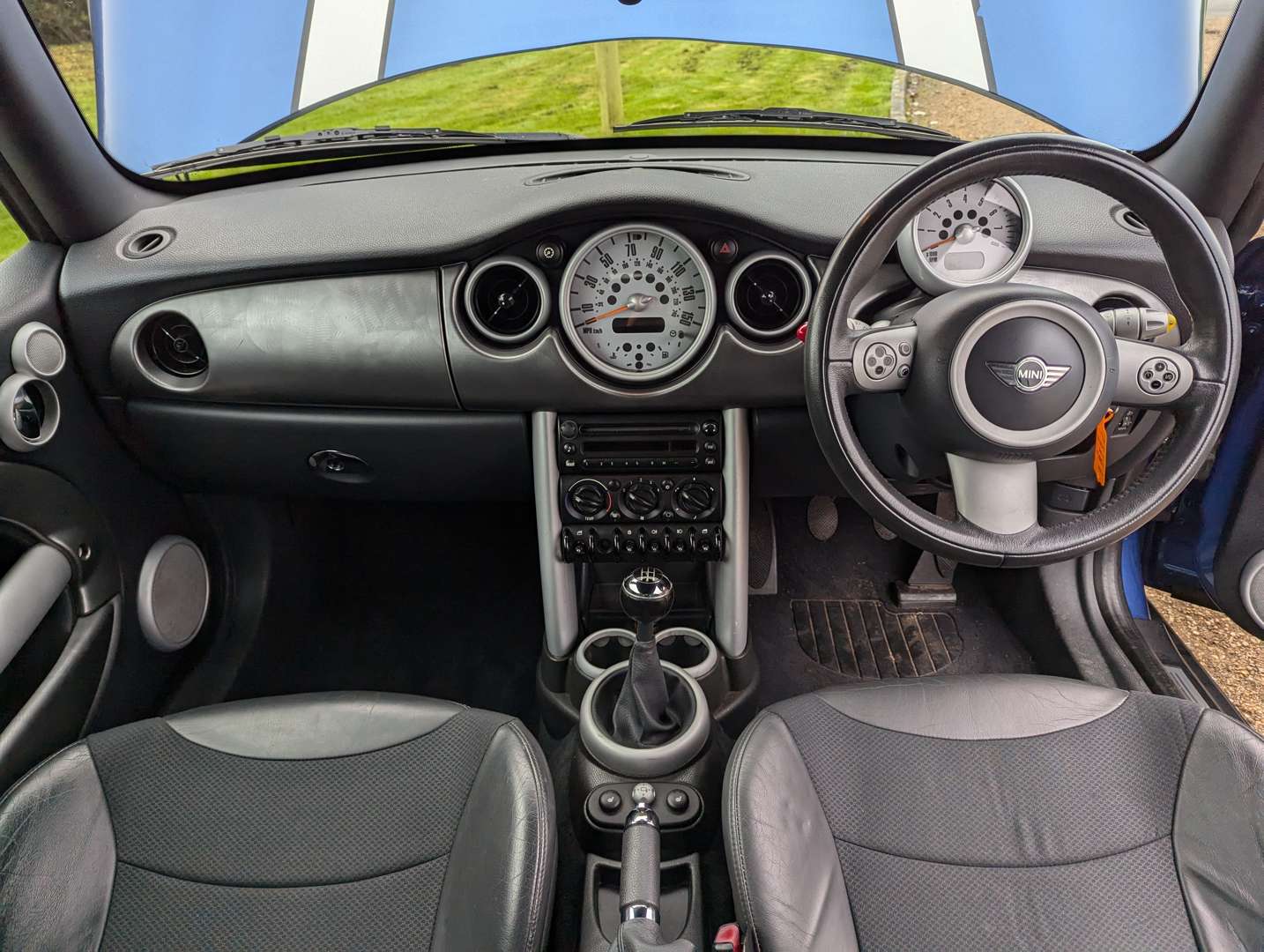 <p>2007 MINI COOPER CONVERTIBLE</p>