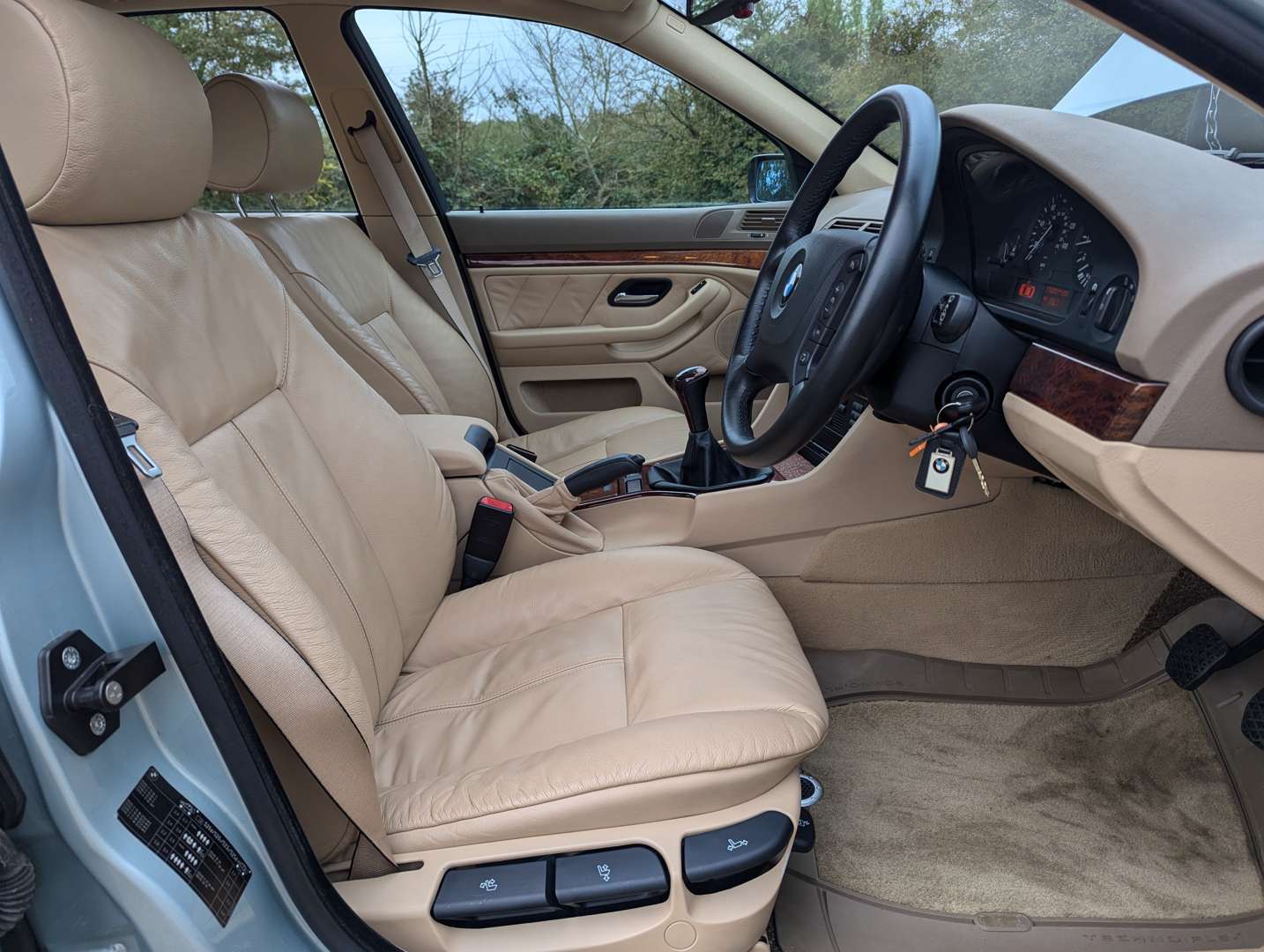 <p>2001 BMW E39 525D SE ONE OWNER&nbsp;</p>