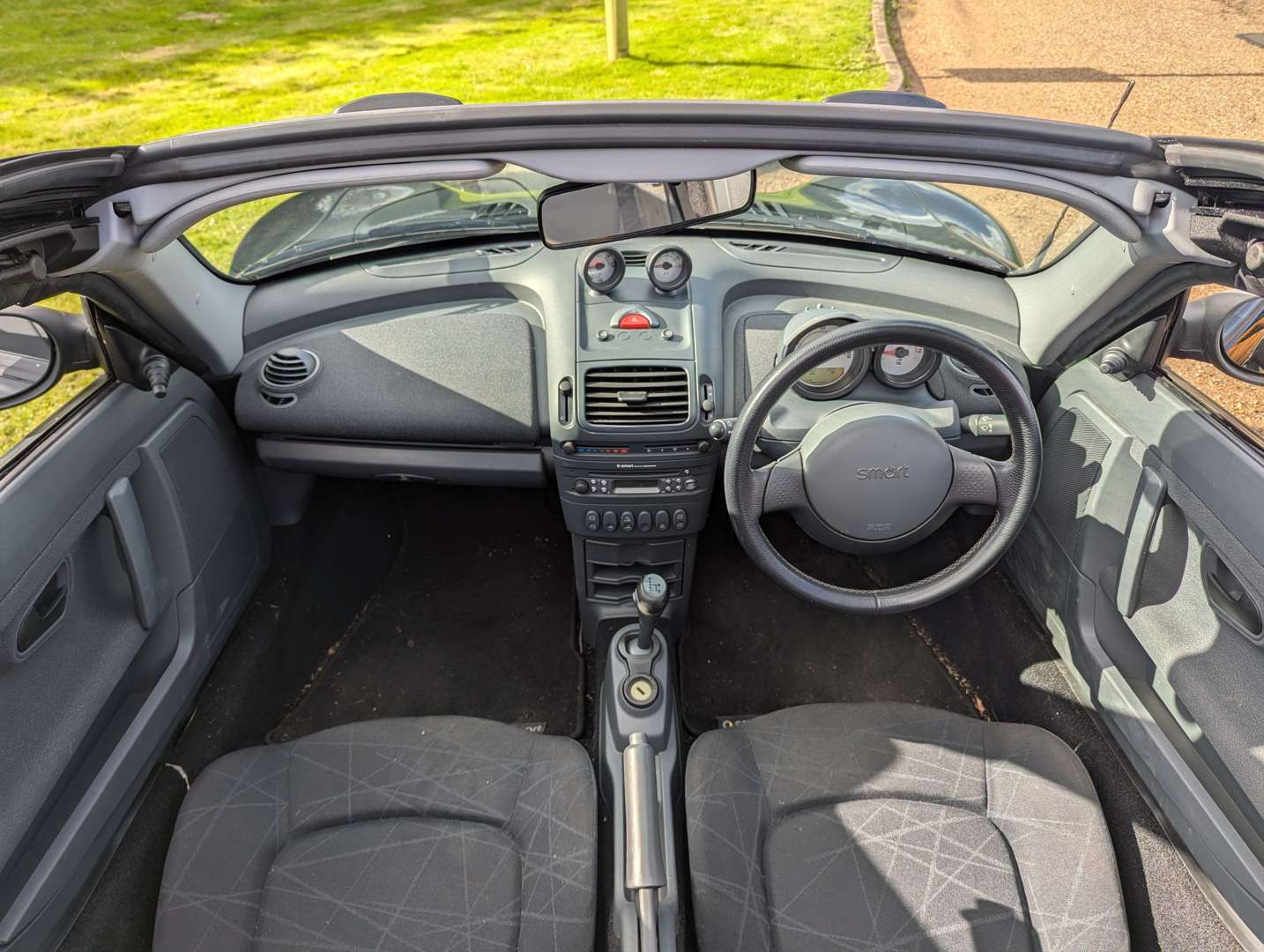 <p>2004 SMART ROADSTER 80 AUTO 15,980 MILES</p>