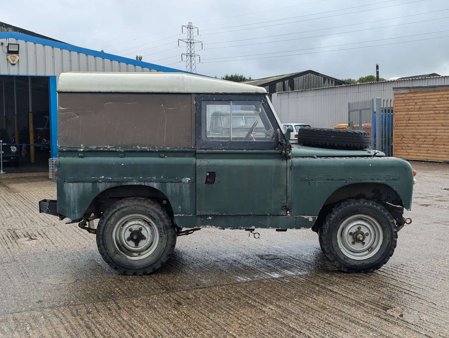 <p>1965 LAND ROVER 88" SIIA&nbsp;</p>