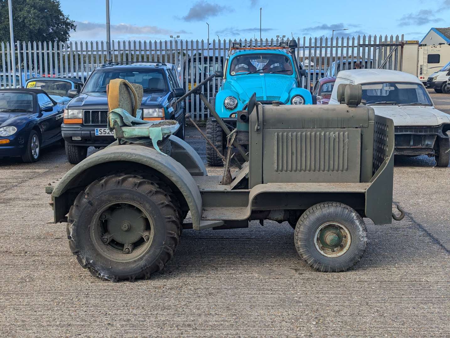 <p>1948 CLARK TRUCTRACTOR</p>