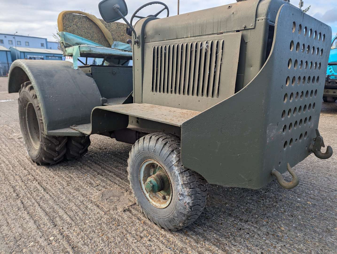 <p>1948 CLARK TRUCTRACTOR</p>