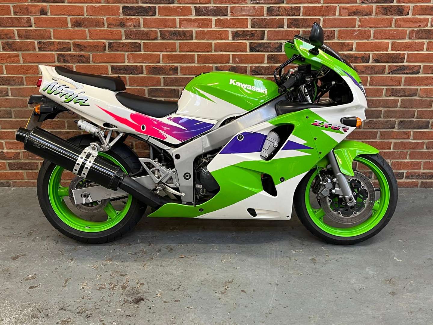 <p>1995 KAWASAKI ZX6R&nbsp;</p>