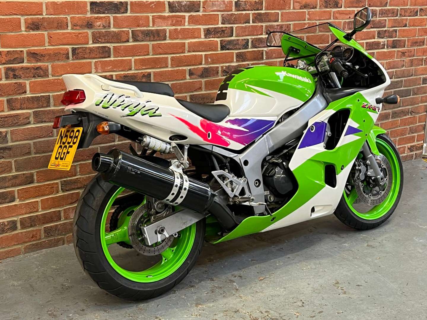 <p>1995 KAWASAKI ZX6R&nbsp;</p>