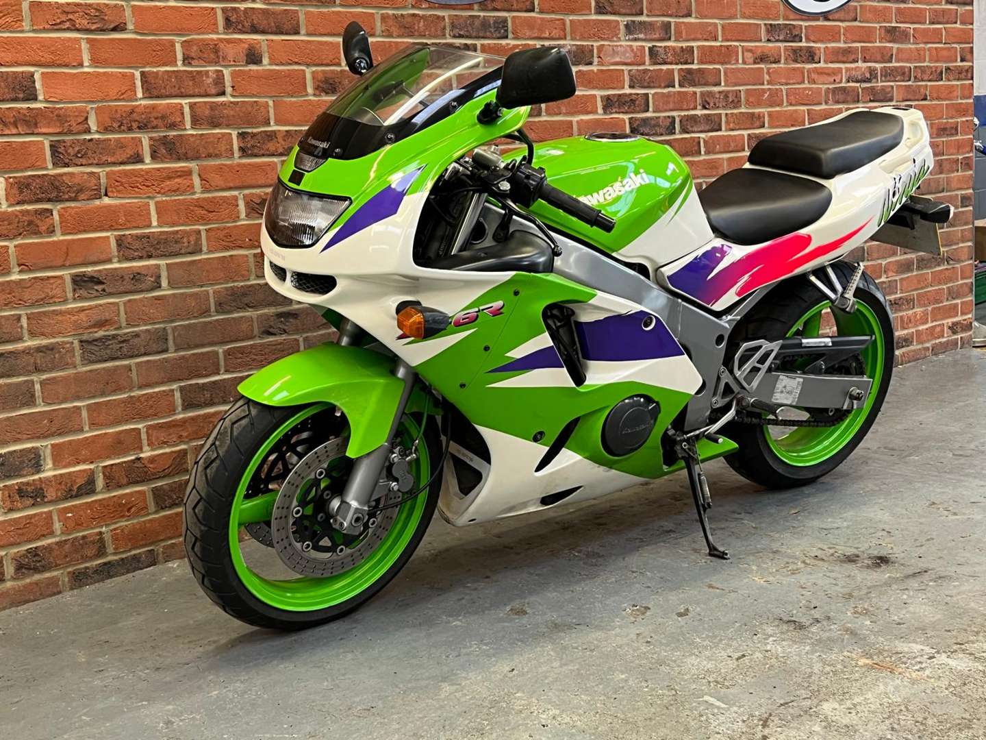 <p>1995 KAWASAKI ZX6R&nbsp;</p>