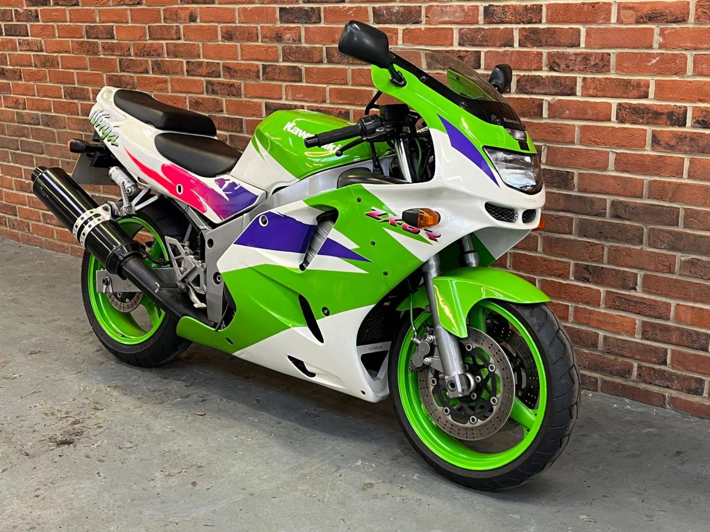 <p>1995 KAWASAKI ZX6R&nbsp;</p>