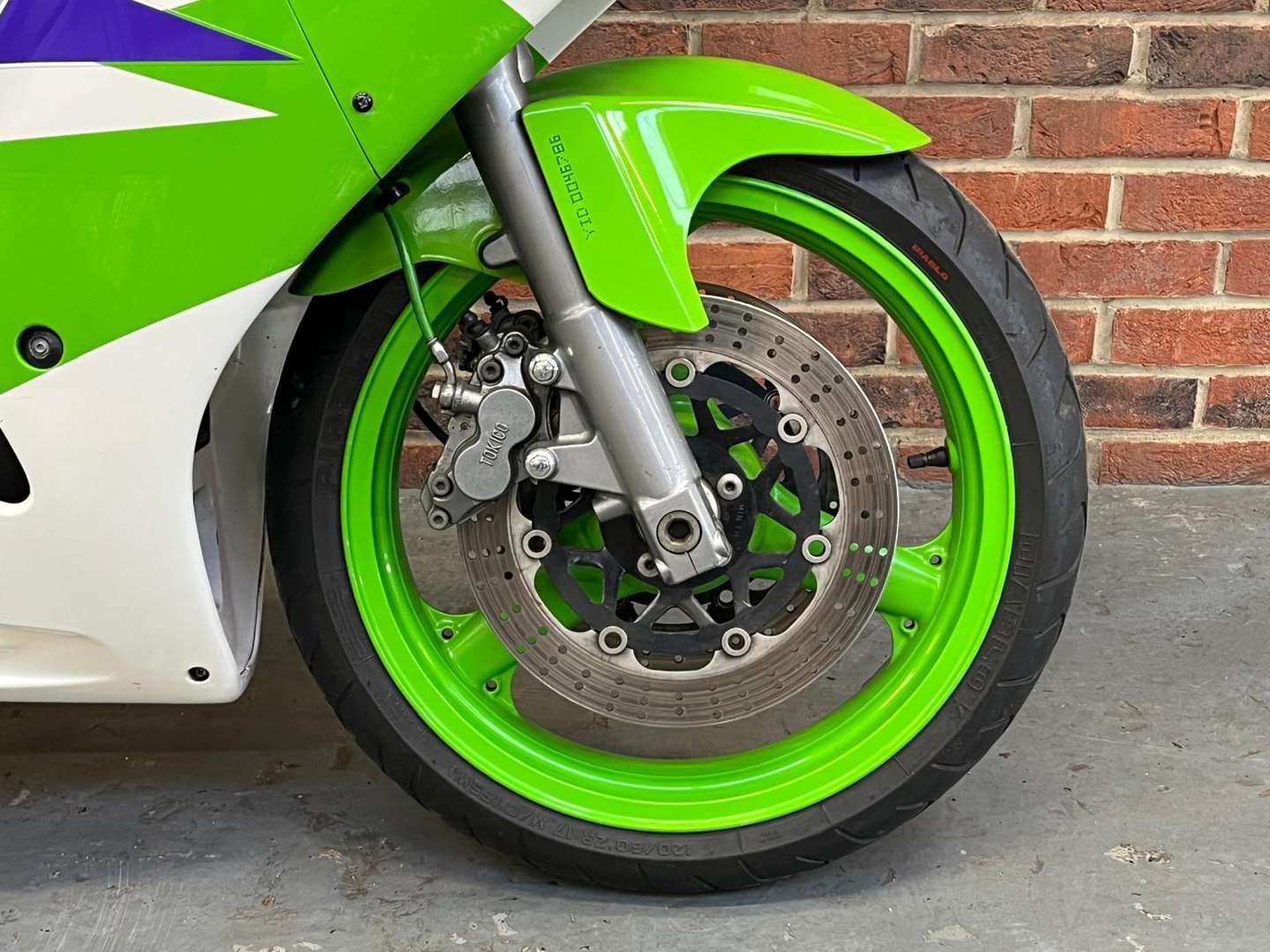 <p>1995 KAWASAKI ZX6R&nbsp;</p>