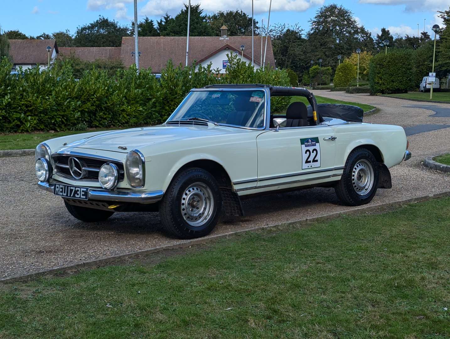 <p>1967 MERCEDES 250 SL PAGODA</p>