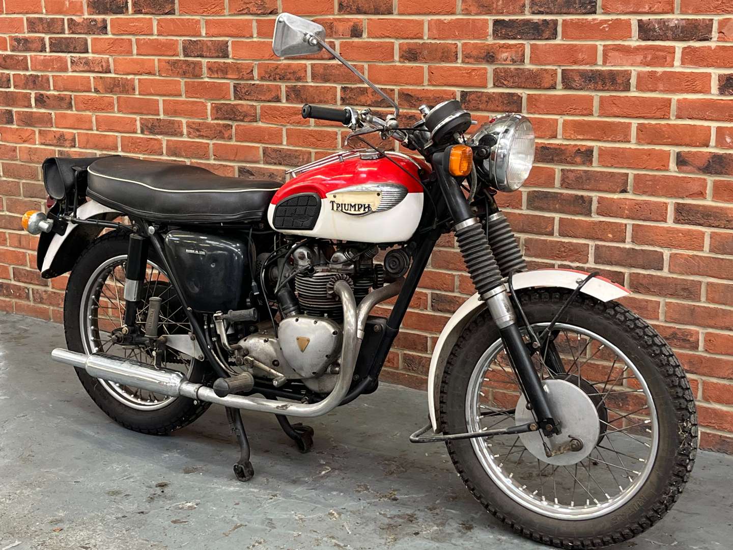 <p>1966 TRIUMPH TIGER 350CC</p>