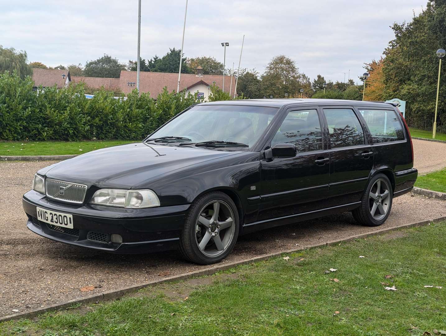 <p>1997 VOLVO V70 R ESTATE</p>