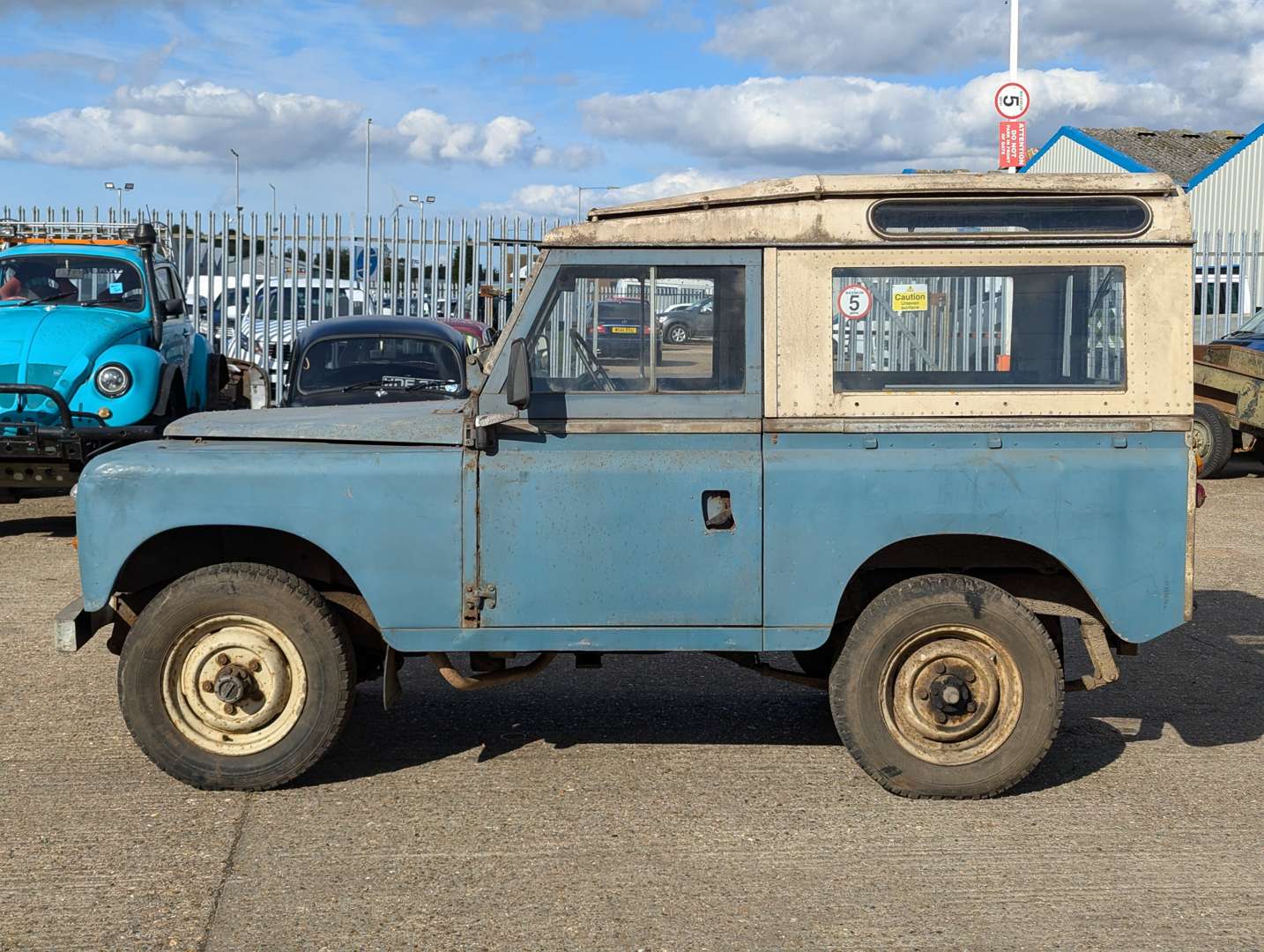 <p>1971 LAND ROVER 88" SERIES IIA&nbsp;</p>