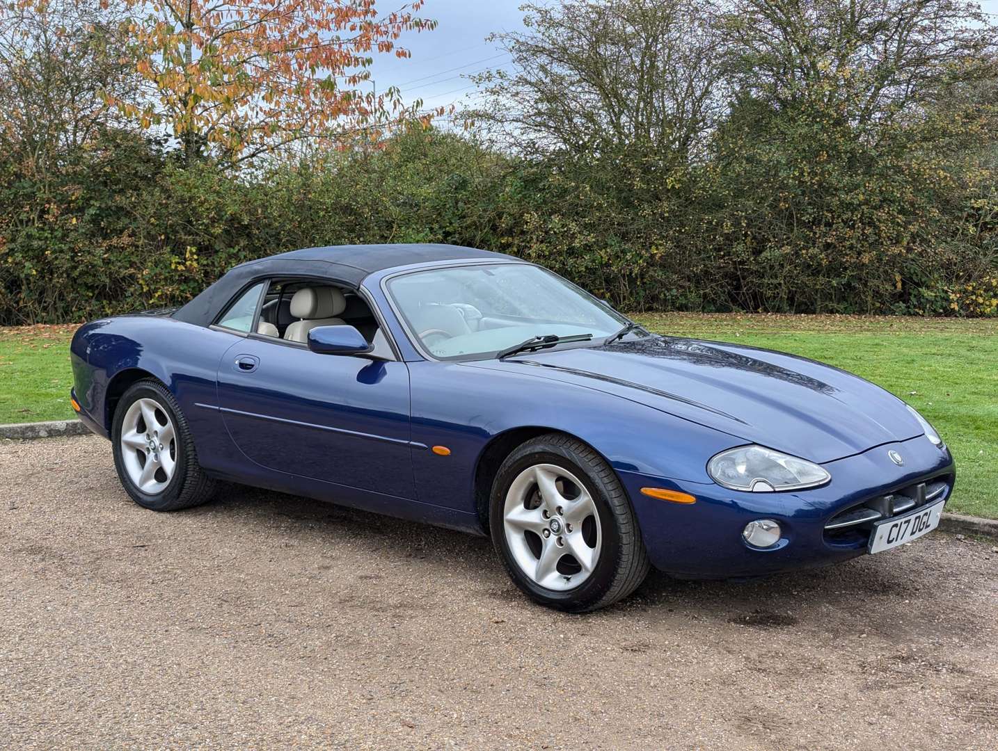 <p>2000 JAGUAR XK8 4.0 CONVERTIBLE AUTO</p>