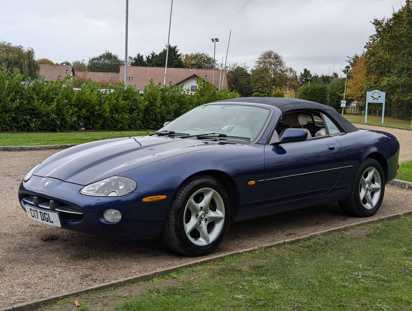 <p>2000 JAGUAR XK8 4.0 CONVERTIBLE AUTO</p>