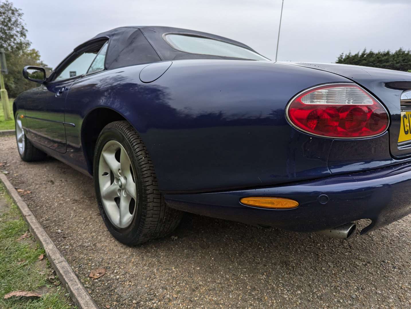 <p>2000 JAGUAR XK8 4.0 CONVERTIBLE AUTO</p>