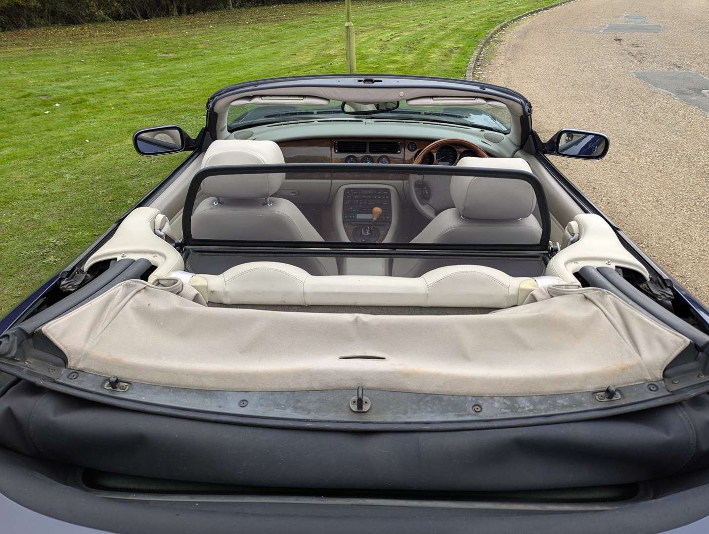 <p>2000 JAGUAR XK8 4.0 CONVERTIBLE AUTO</p>