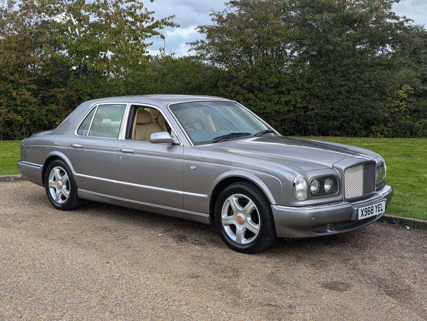 <p>2000 BENTLEY ARNAGE RED LABEL</p>