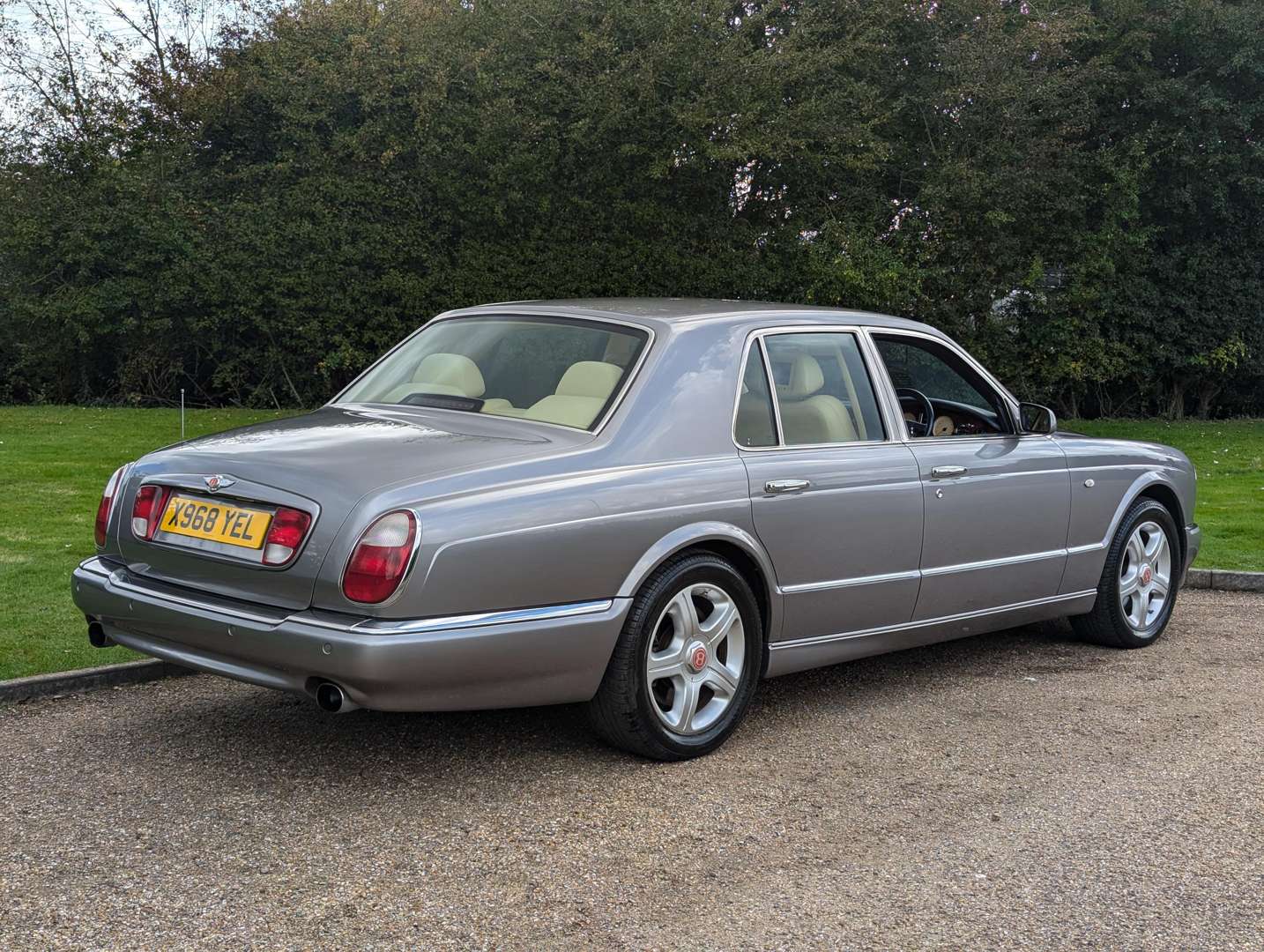 <p>2000 BENTLEY ARNAGE RED LABEL</p>