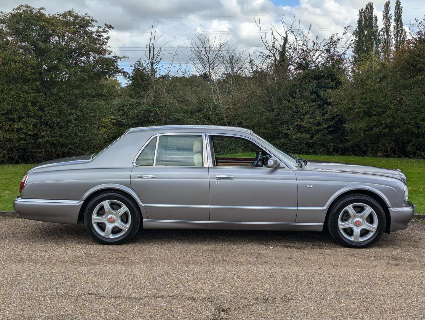 <p>2000 BENTLEY ARNAGE RED LABEL</p>