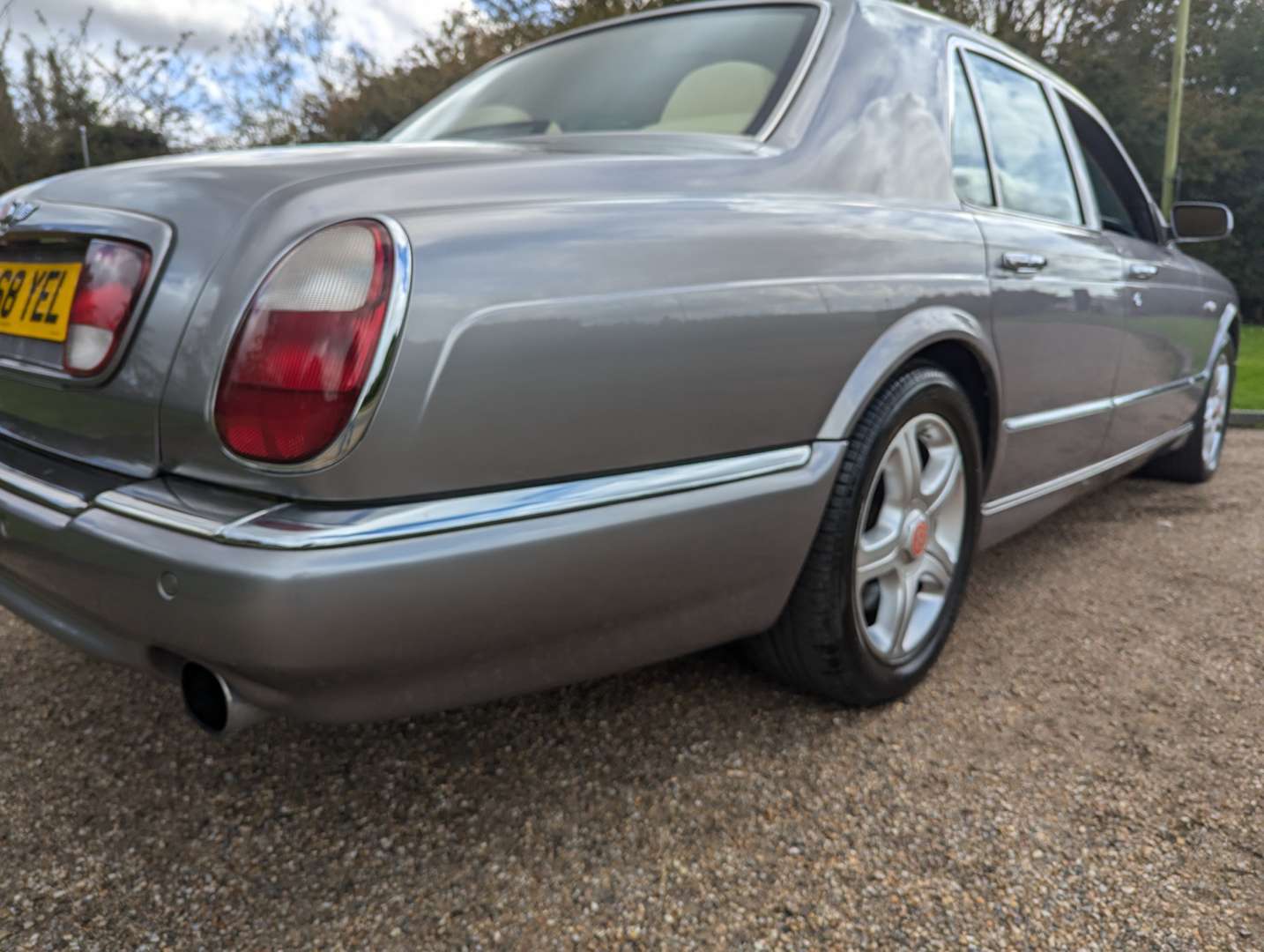 <p>2000 BENTLEY ARNAGE RED LABEL</p>