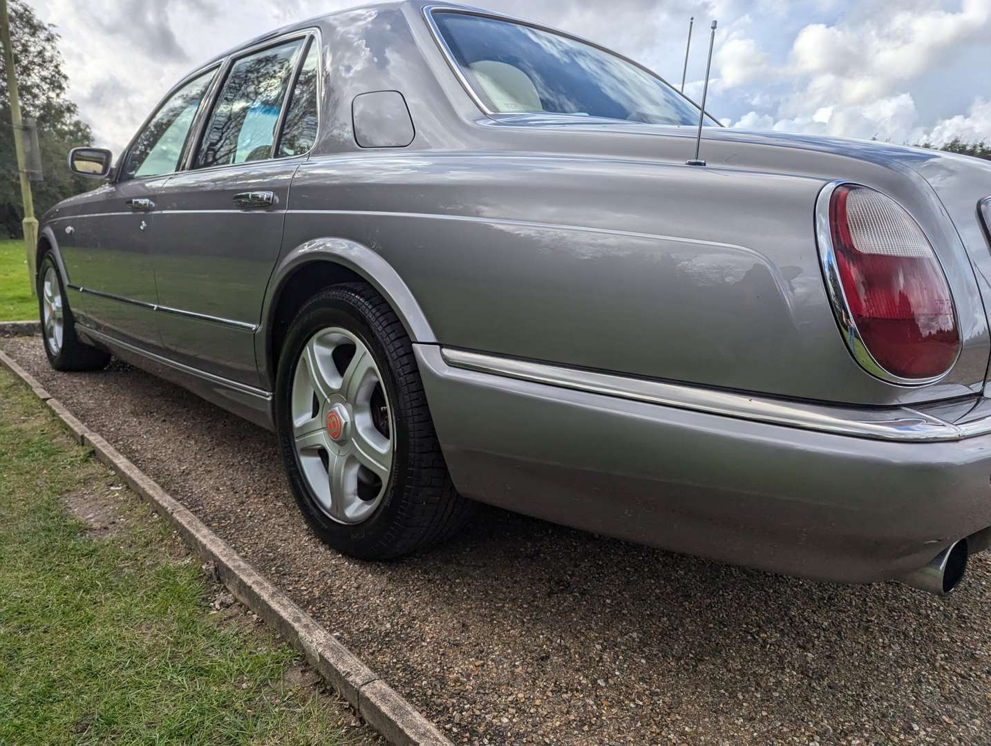 <p>2000 BENTLEY ARNAGE RED LABEL</p>