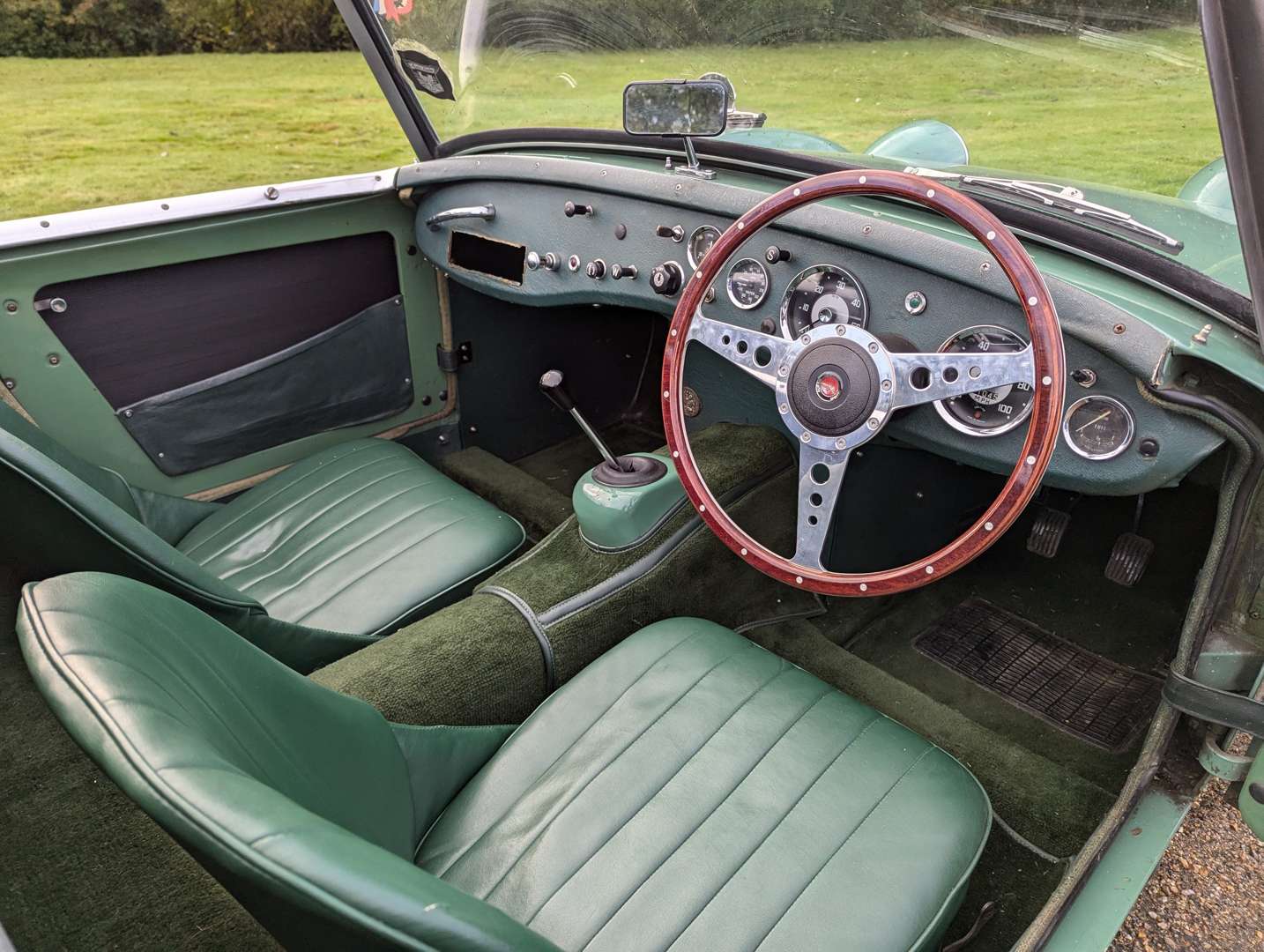 <p>1961 AUSTIN HEALEY SPRITE FROGEYE &nbsp;</p>