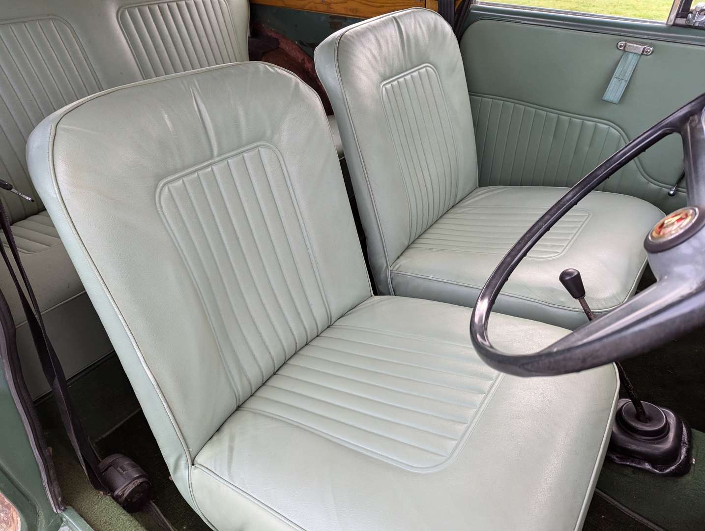 <p>1966 MORRIS MINOR TRAVELLER</p>