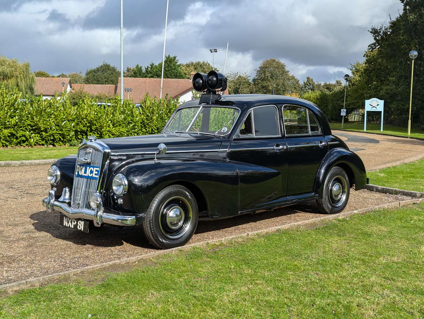 <p>1953 WOLSELEY 6/80 SALOON</p>