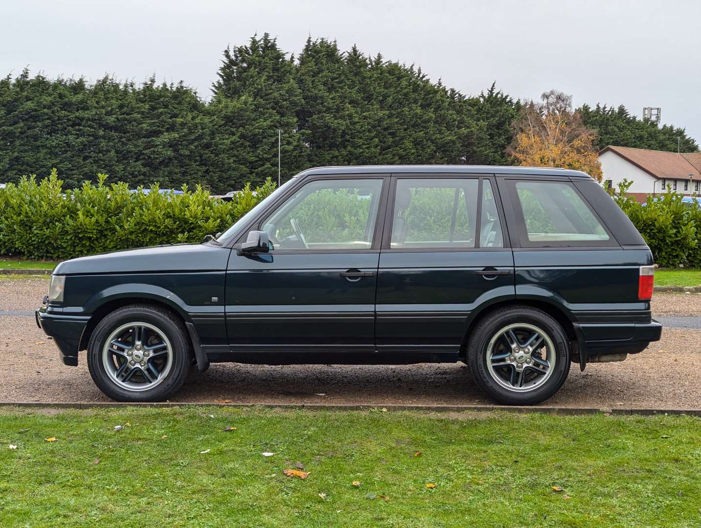 <p>2000 RANGE ROVER 4.6HSE HOLLAND & HOLLAND AUTO</p>