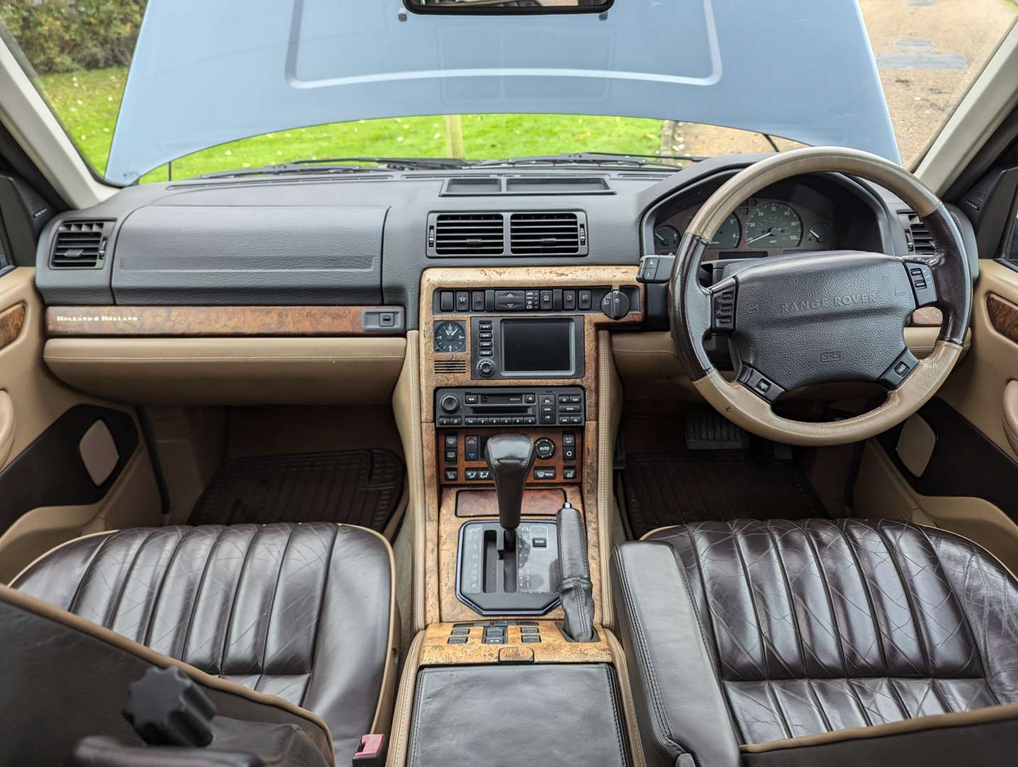 <p>2000 RANGE ROVER 4.6HSE HOLLAND & HOLLAND AUTO</p>