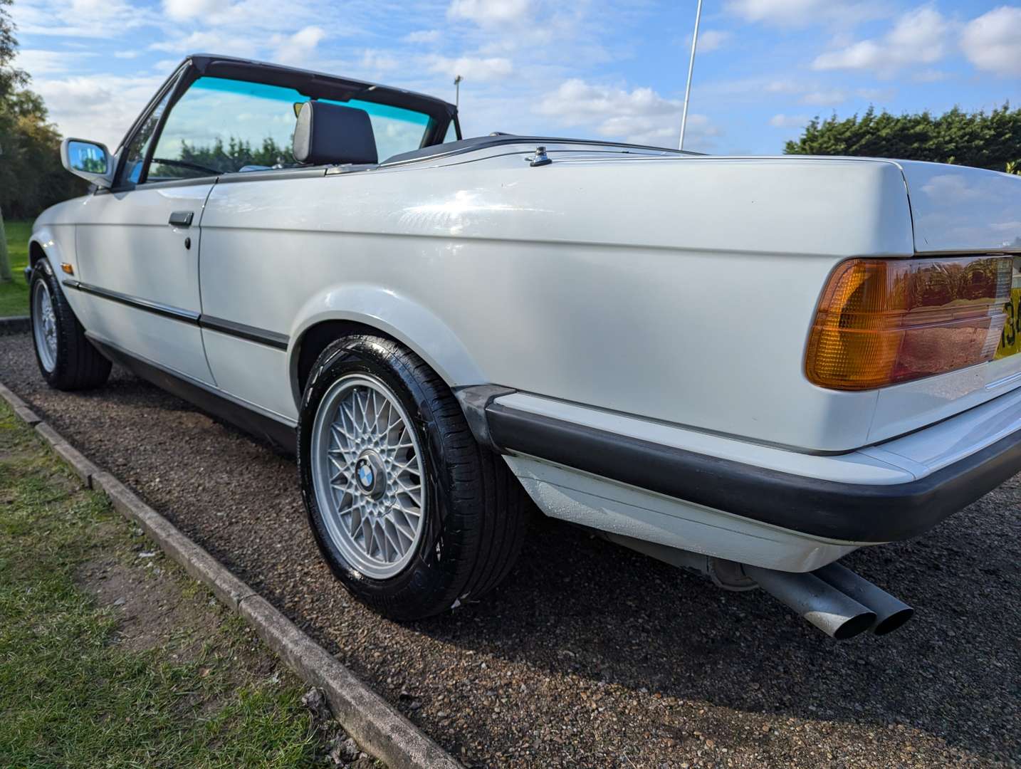 <p>1990 BMW E30 325I CABRIOLET AUTO</p>