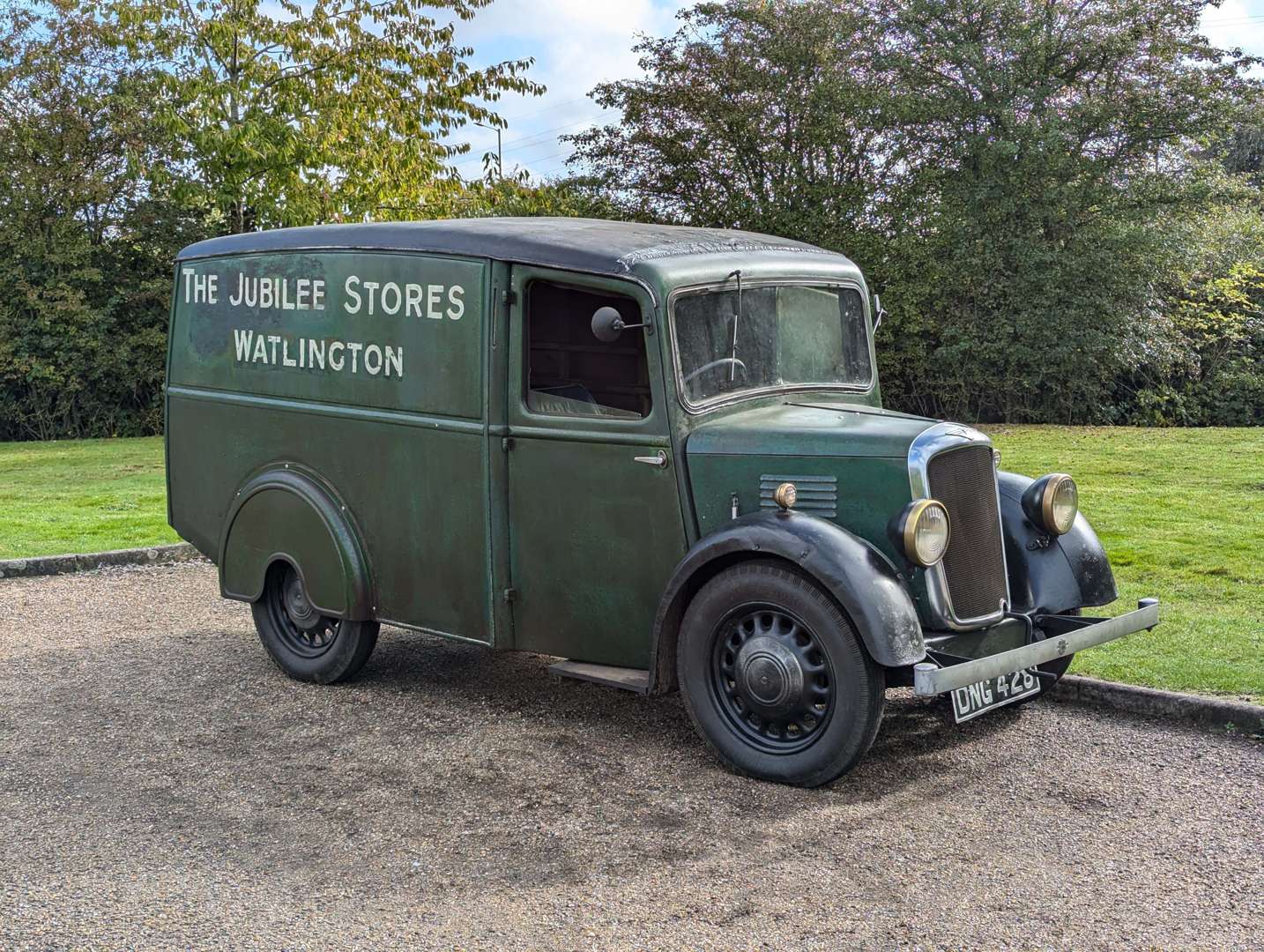 <p>1939 MORRIS 10 VAN</p>