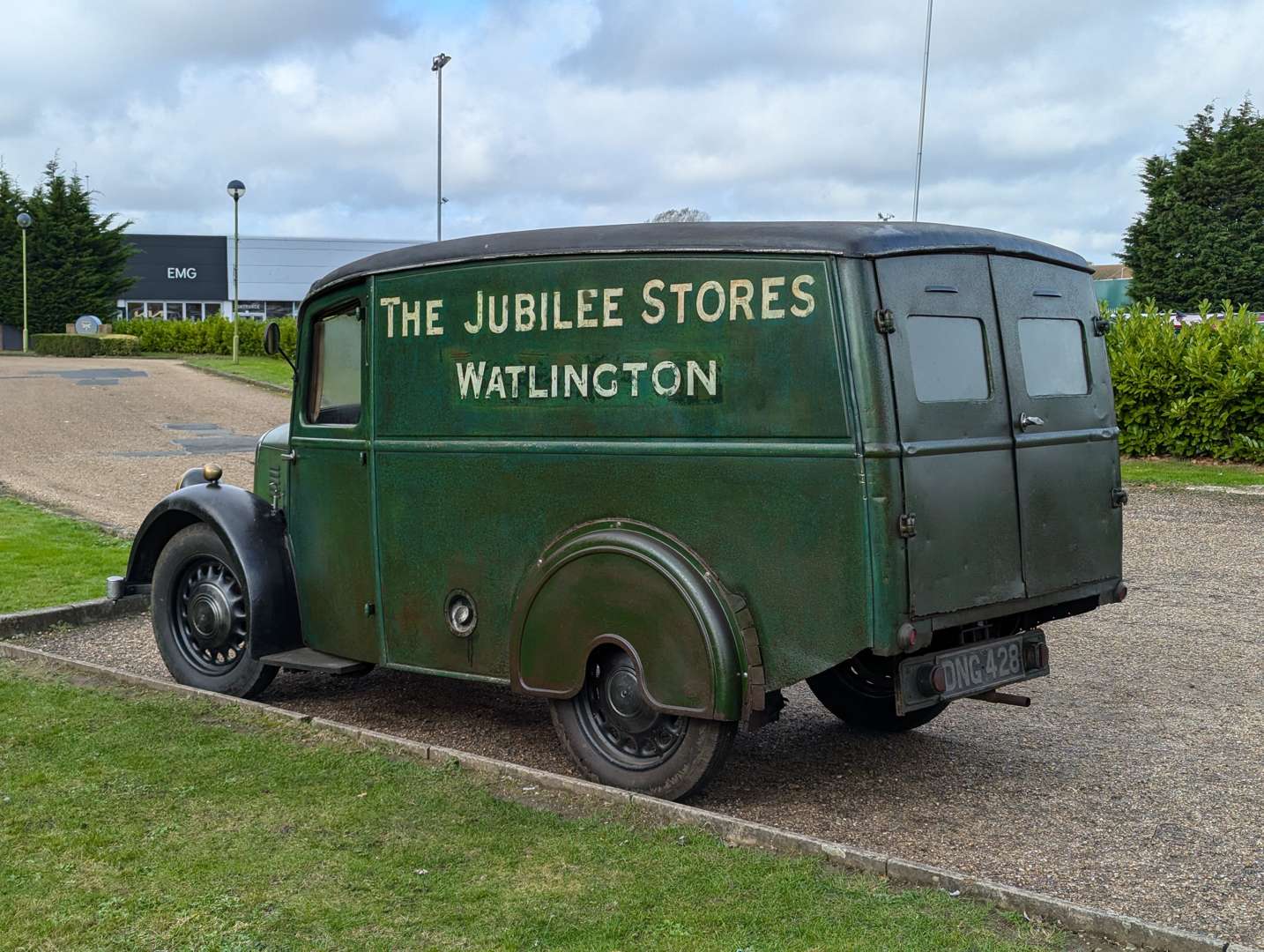 <p>1939 MORRIS 10 VAN</p>