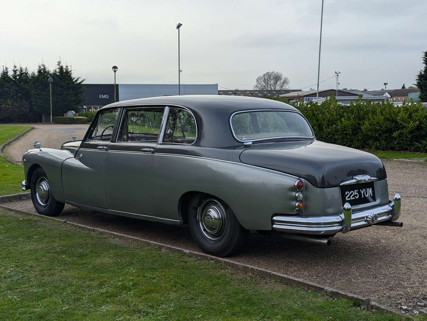 <p>1962 DAIMLER MAJESTIC MAJOR LIMOUSINE LHD</p>