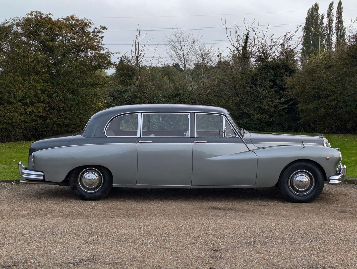 <p>1962 DAIMLER MAJESTIC MAJOR LIMOUSINE LHD</p>