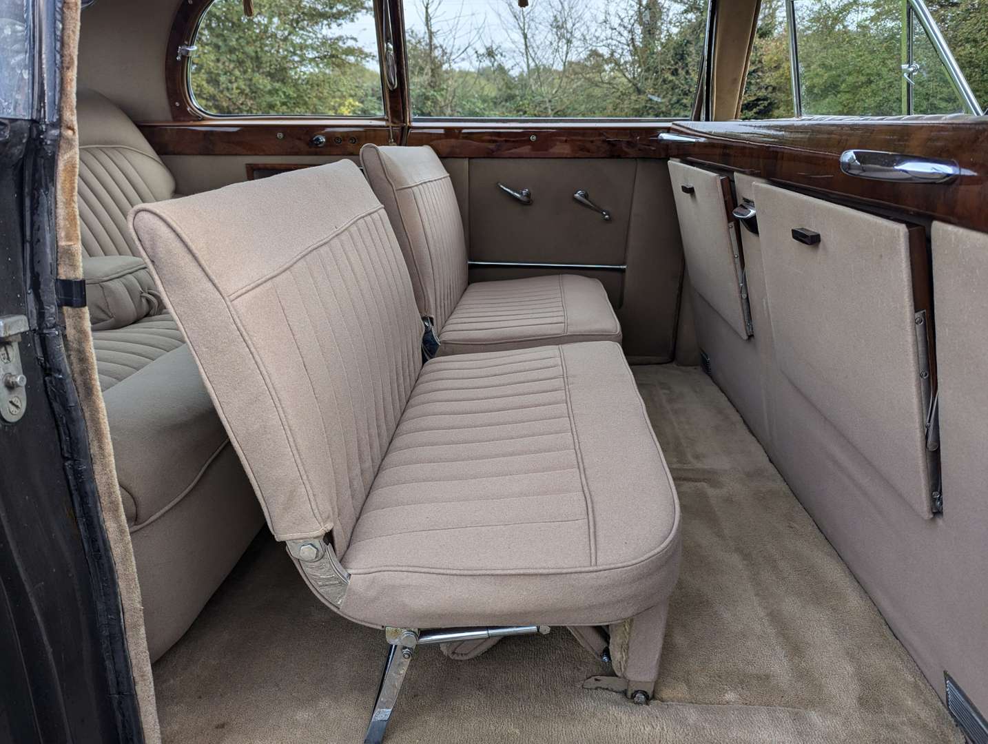 <p>1962 DAIMLER MAJESTIC MAJOR LIMOUSINE LHD</p>