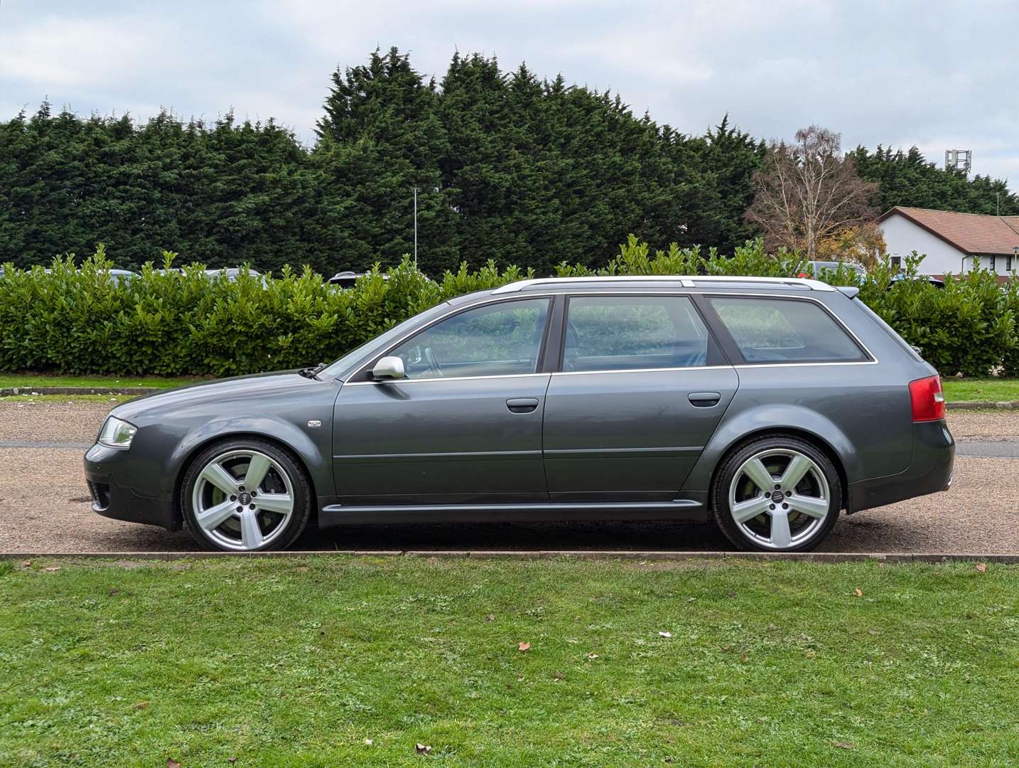 <p>2002 AUDI RS6 QUATTRO ESTATE AUTO</p>