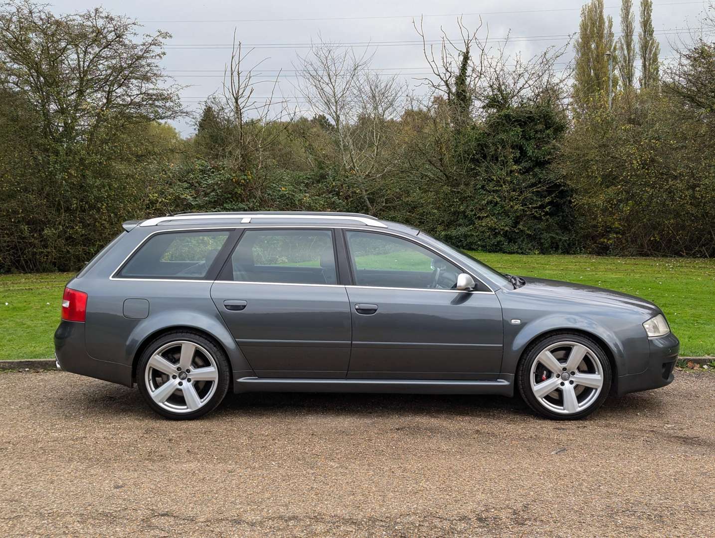 <p>2002 AUDI RS6 QUATTRO ESTATE AUTO</p>