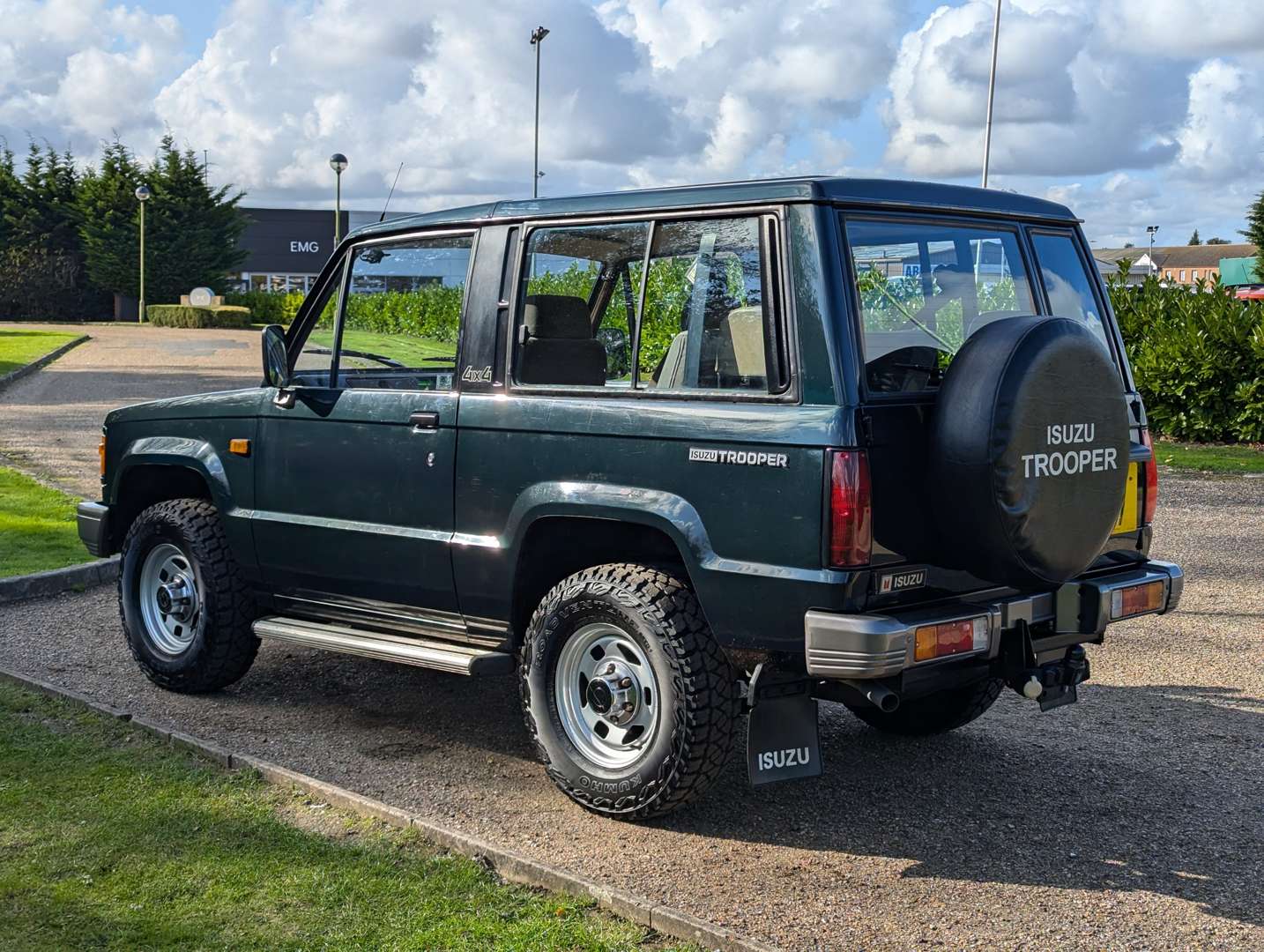 <p>1992 ISUZU TROOPER SWB</p>