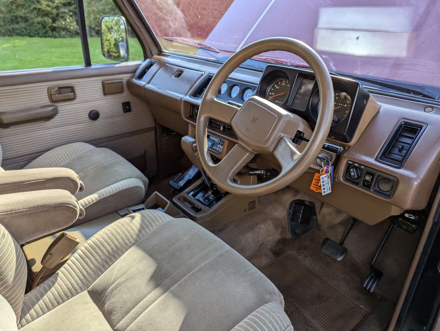 <p>1992 ISUZU TROOPER SWB</p>