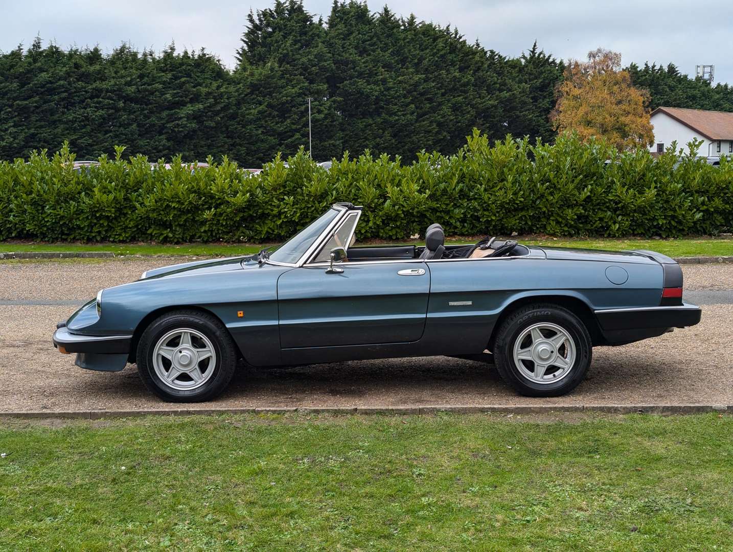 <p>1987 ALFA ROMEO 2000 SPIDER</p>