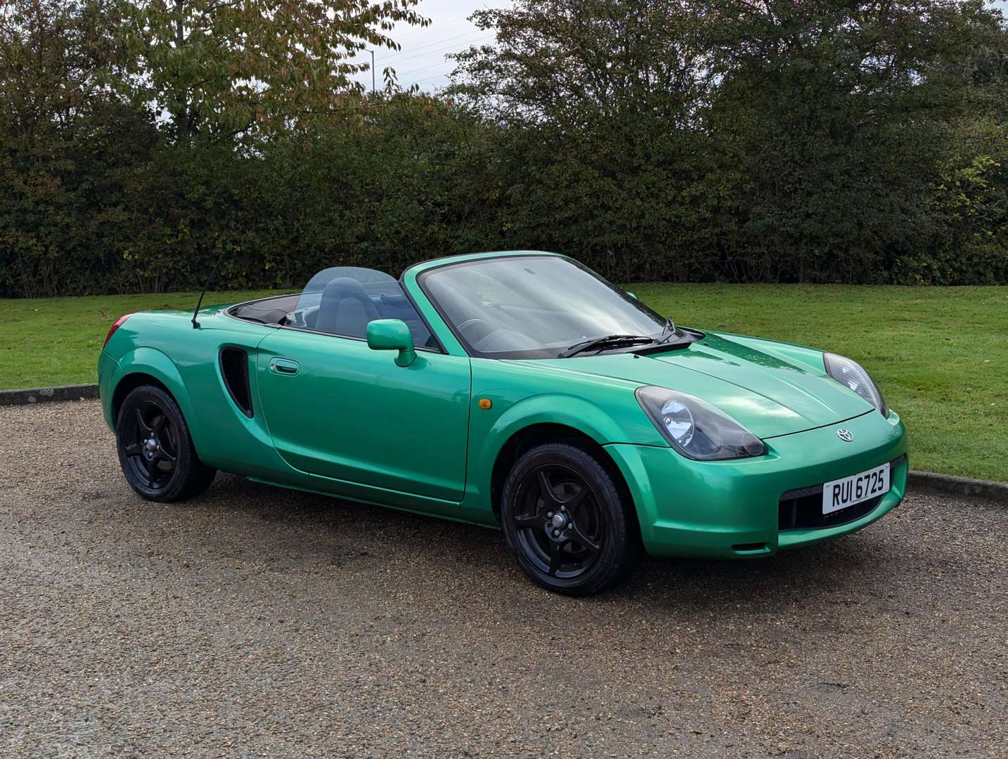 <p>2001 TOYOTA MR2</p>