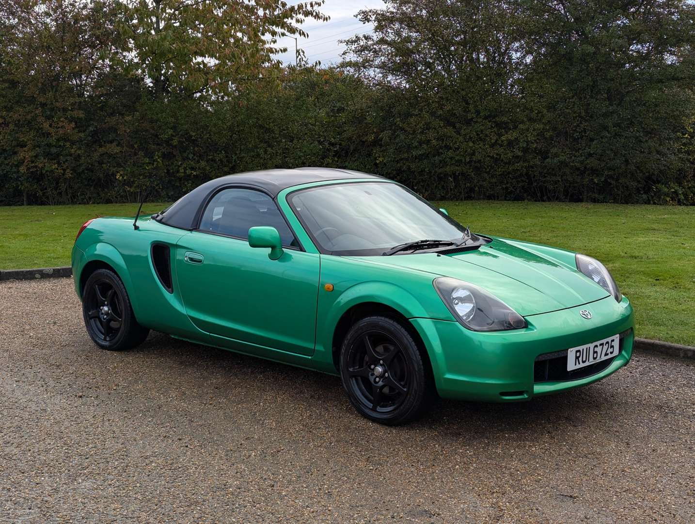 <p>2001 TOYOTA MR2</p>