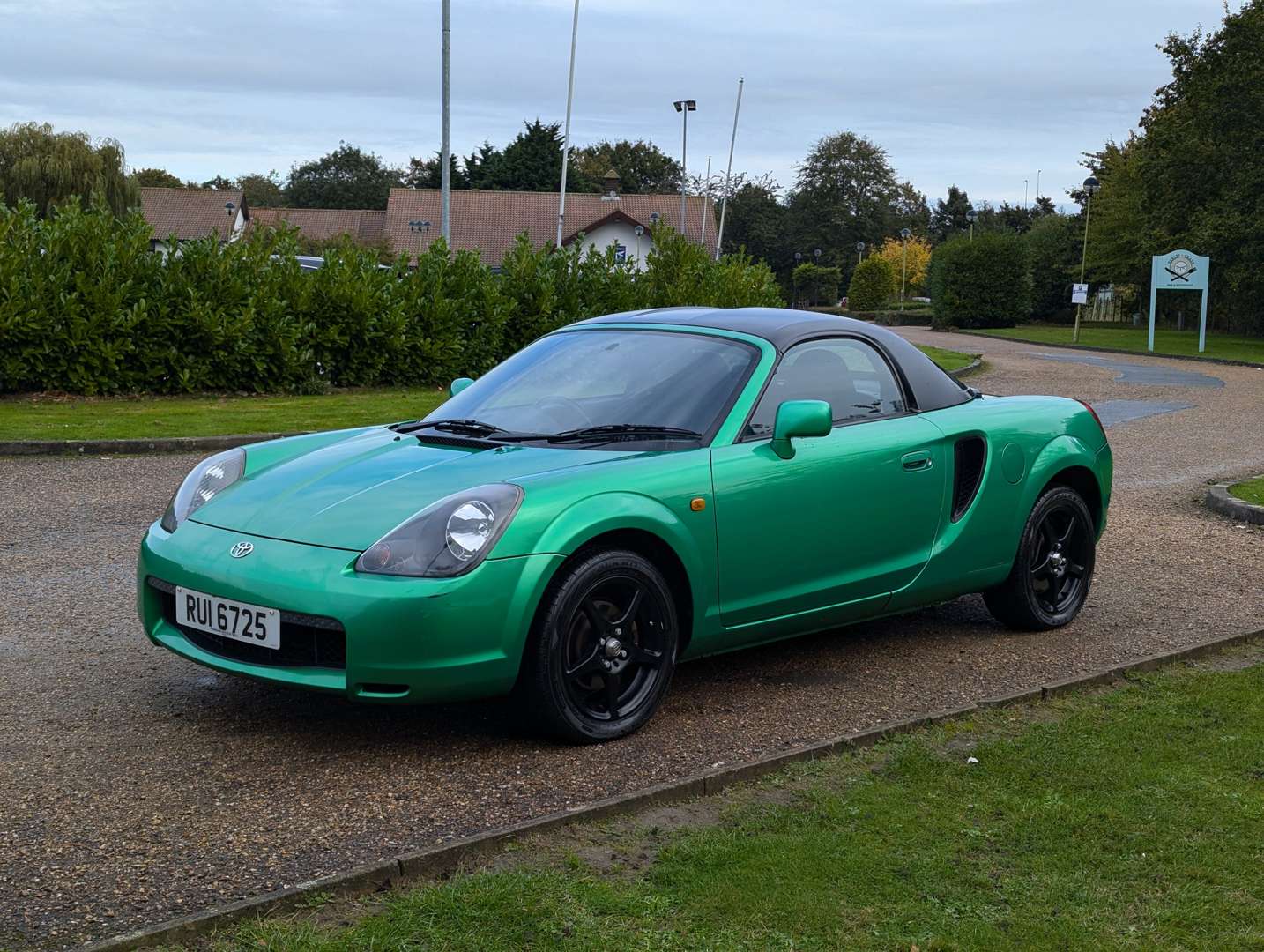 <p>2001 TOYOTA MR2</p>