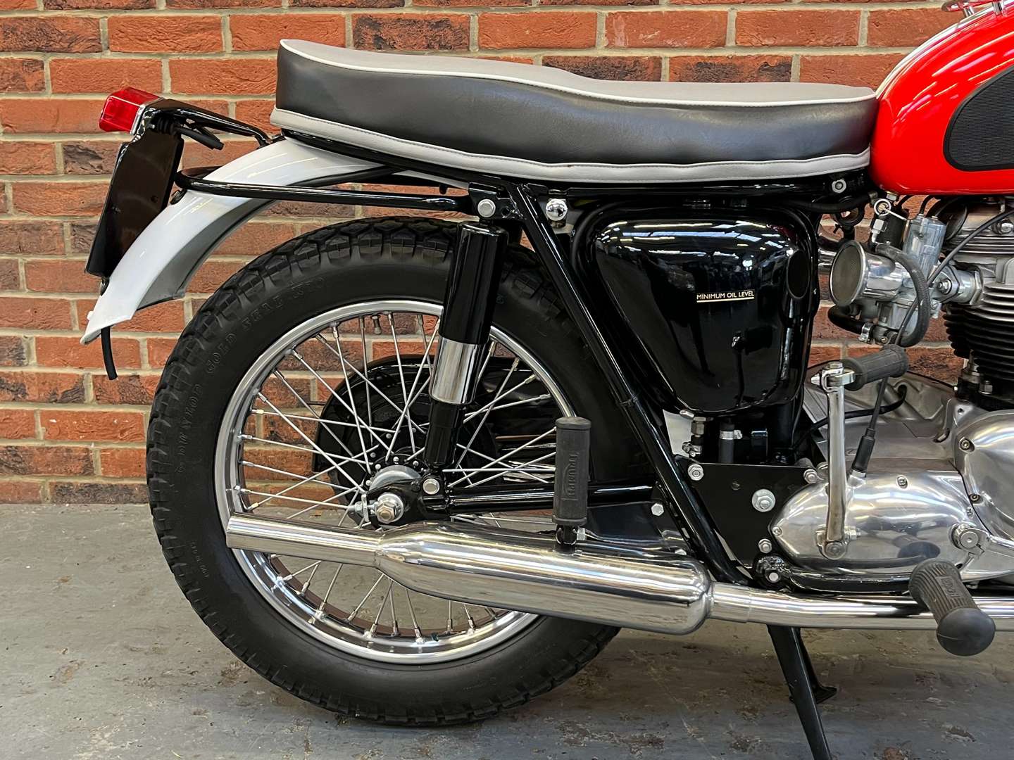 <p>1966 TRIUMPH BONNEVILLE T120R</p>