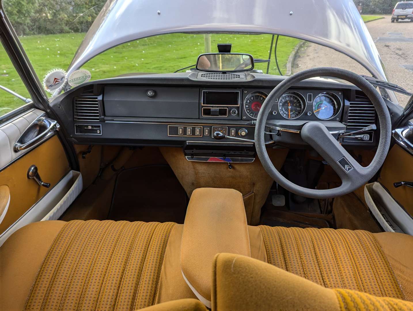 <p>1974 CITROEN DS23 PALLAS</p>