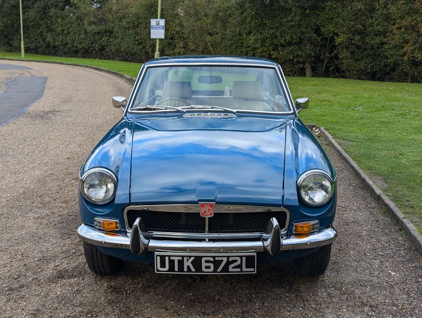 <p>1973 MG B GT</p>