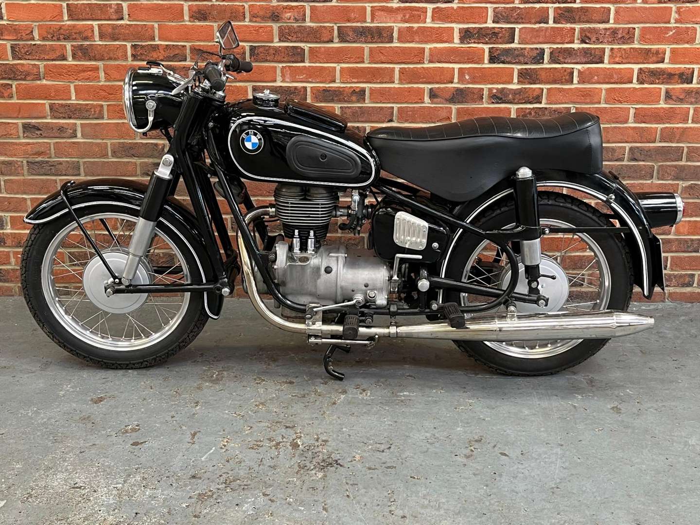 <p>1957 BMW R26</p>